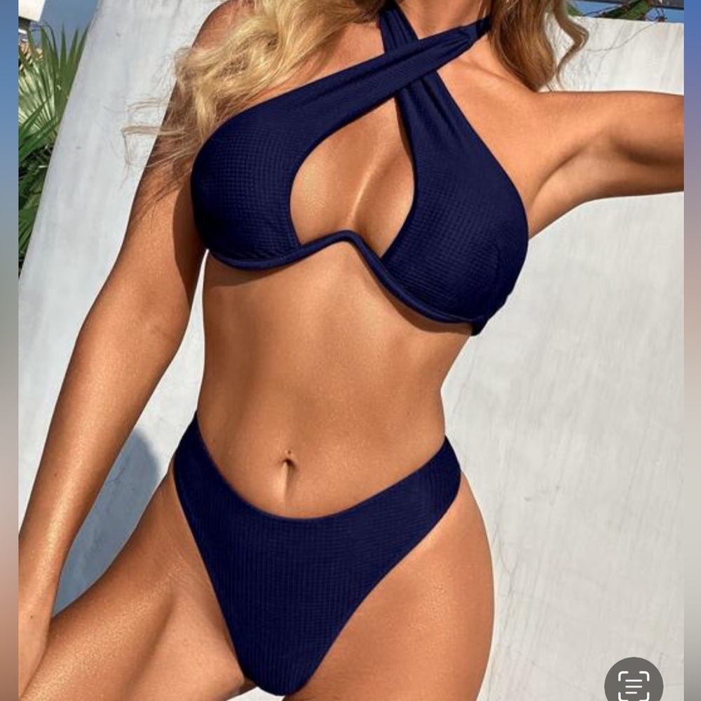 HALTER UNDERWIRE CRISSCROSS TIE UP SCRUNCH BUTT BIKINI